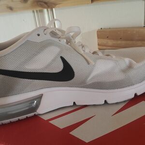 Nike Men's White and Black Running Shoes
